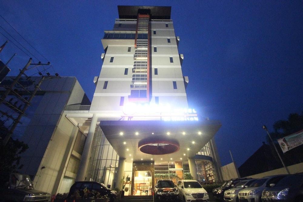 @Hom Semarang Simpang Lima Hotel Exterior photo